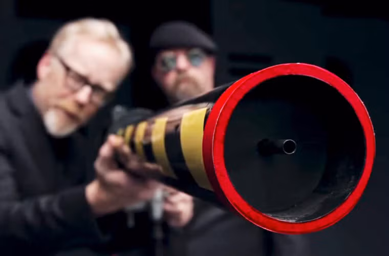 Và màn tra tấn bạo lực lần này là dùng đến một khẩu súng hơi.