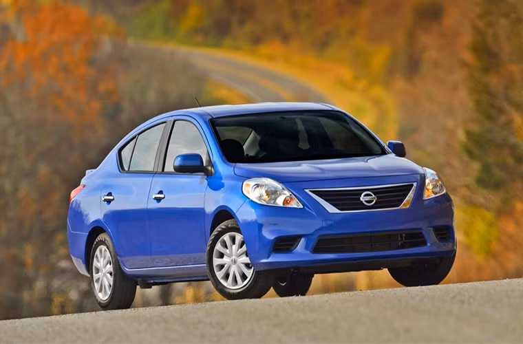 Nissan Versa Sedan - 42%, nằm trong số 3 mẫu xe được chuộng ít nhất.