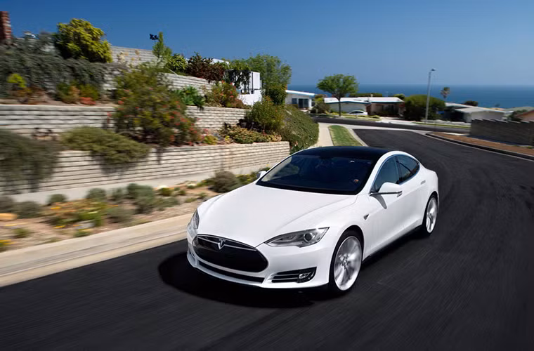 Tesla Model S - 98%, xếp thứ 1 trong số những mẫu xe được chuộng nhiều nhất.