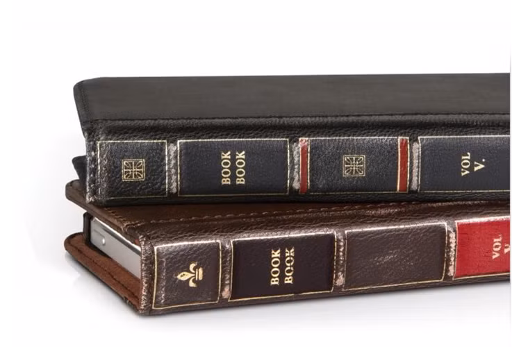 Chiếc ốp lưng iPhone 5 này còn kiêm cả chức năng như một chiếc ví đựng tiền nữa đấy. Nó trông cũng bắt mắt đấy chứ! Nếu thấy hữu dụng thì bạn có thể mua trên twelvesouth.com với giá 59,99 đô.