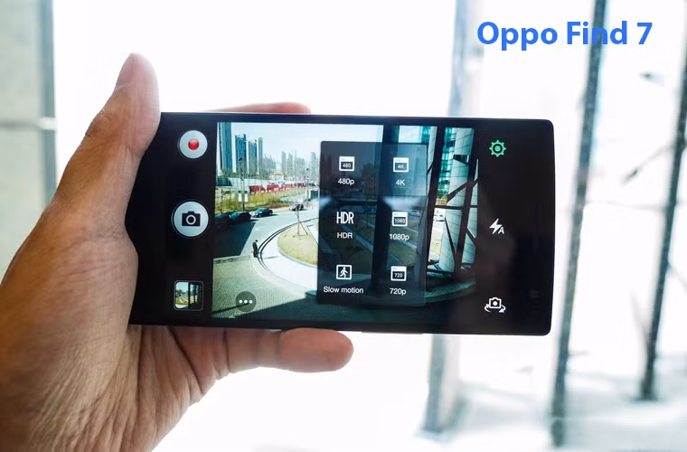 Oppo Find 7 (3 giây): Chiếc điện thoại đầu bảng của Oppo cũng không kém cạnh khi chỉ cần 3 giây là chụp xong 1 tấm.