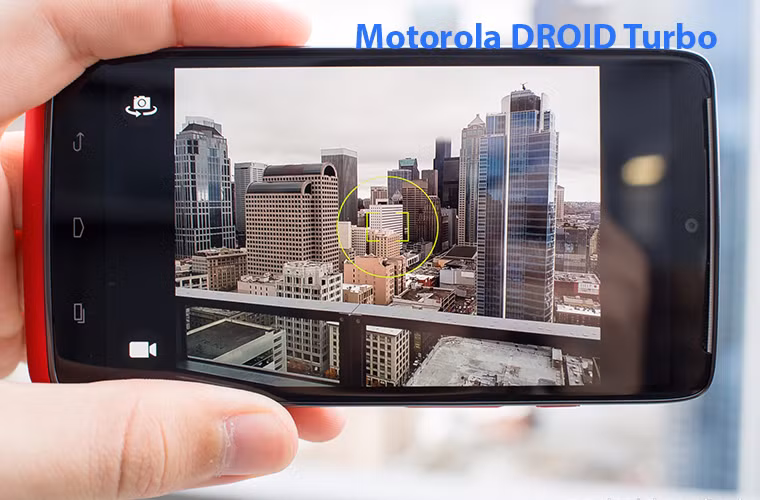 Motorola Droid Turbo (2,8 giây): Chiếc điện thoại do Motorola "thửa" này cũng khá nhanh khi chỉ cần trung bình 2,8 giây để khởi động ứng dụng camera, lấy nét, chụp và lưu ảnh vào bộ nhớ.