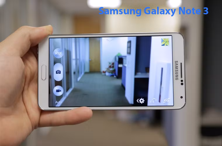 Samsung Galaxy Note 3 (2,7 giây): Chiếc Note đời thứ 3 của Samsung cũng rất "bá đạo" ở khoản chụp hình. Chỉ cần 2,7 giây để bật ứng dụng camera, lấy nét, chụp và lưu ảnh.