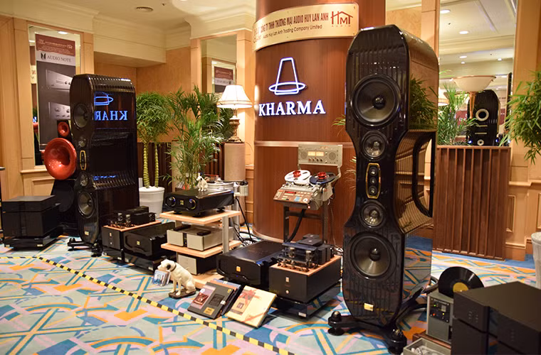 Với hình dáng đặc trưng và chất lượng hoàn thiện vô cùng tinh tế, KHARMA EXQUISITE COLLECTION có mức giá lên tới 8 tỷ 390 triệu không chỉ là một thiết bị Ultra-Hiend mà còn là một kỳ quan công nghệ âm thanh.