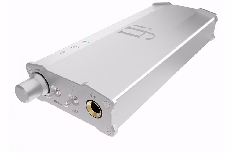 Ngoài chất lượng âm thanh đầu ra có độ nhiễu thấp và công suất khá lớn, ưu điểm đáng kể của Micro iCan so với các sản phẩm cùng phân khúc giá chính là khả năng tăng cải thiện dải tần thấp mang đến những âm bass uy lực, chắc tiếng, có độ động và độ lan tỏa tốt hơn. Ngoài ra, để mang lại cảm giác âm thanh có sân khấu rộng tương tự như việc ngồi thưởng thức bộ dàn hai kênh trong phòng nghe, iFi tích hợp tính năng 3D Sound giúp tăng độ rộng và độ sâu của âm hình, bất kể tai nghe sử dụng là loại in-ear hay over-ear.