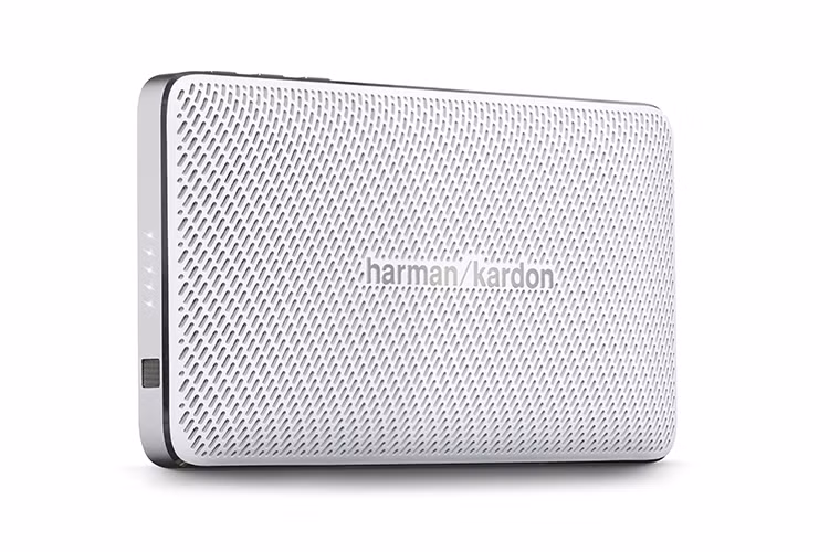 HARMAN KARDON ESQUIRE MINI: Kích thước nhỏ gọn, thiết kế sang trọng, sử dụng chất liệu cao cấp, âm thanh chất lượng với nhiễu âm thấp, Harman Kardon Esquire Mini xứng đáng là một trong những thiết kế loa tốt nhất dành riêng cho người dùng smartphone/tablet. Ngoại hình được thu gọn đến mức tối đa chỉ ngang với một chiếc smartphone tầm 4,5-5inch, nặng tầm 200gram.