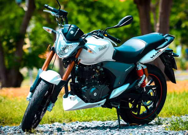 Benelli VLM 150 có thế mạnh nhờ kiểu dáng nakedbike.