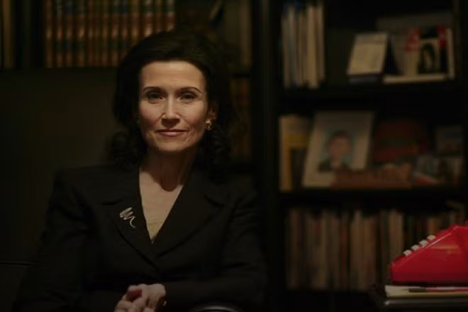 Marilyn Vos Savant sinh năm 1946 và bắt đầu nổi tiếng ở tuổi thiếu niên khi cô được tổ chức kỷ lục Guinness công nhận là người có điểm IQ cao nhất năm 1980. Vào thời điểm đó, 190 điểm mà cô đạt được là chỉ số IQ cao nhất.. Sau khi được Guinness công nhận, Marilyn Vos Savant đã trở thành một nhà văn nổi tiếng với một cuốn sách “Hỏi Marilyn” và “Hộp thư của Annie”, nơi mọi người có thể gửi câu hỏi cho cô và nhận câu trả lời từ cô. Còn Judit Polgar được công nhận là kỳ thủ nữ giỏi nhất so với các kỳ thủ cùng trang lứa khi cô đạt được trình độ kiện tướng ở tuổi 15 và là kiện tướng cờ vua trẻ nhất vào thời điểm đó.