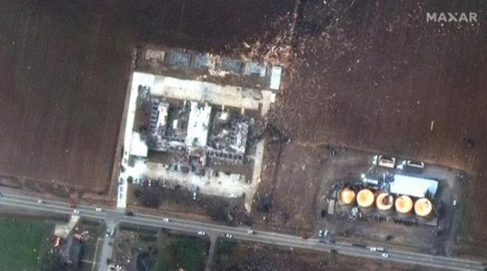 Và đống đổ nát tại “vùng chiến sự”.