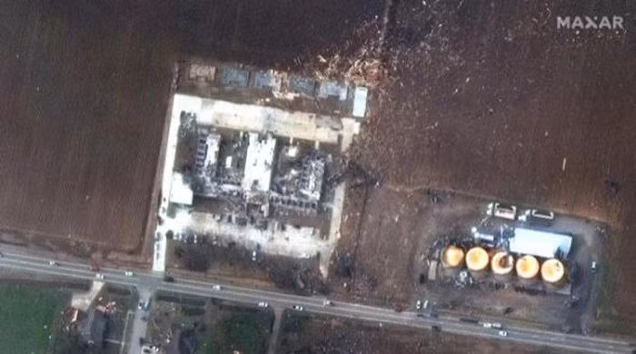 Và đống đổ nát tại “vùng chiến sự”.