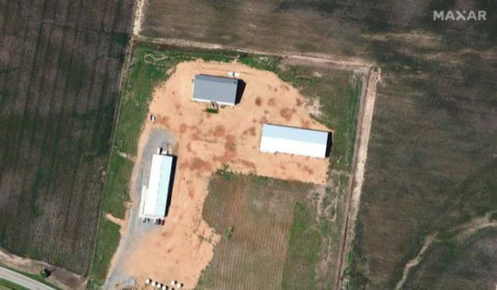 Các tòa nhà tại một nông trại trước cơn lốc xoáy ở Monette, Arkansas, ngày 22/2/2021.