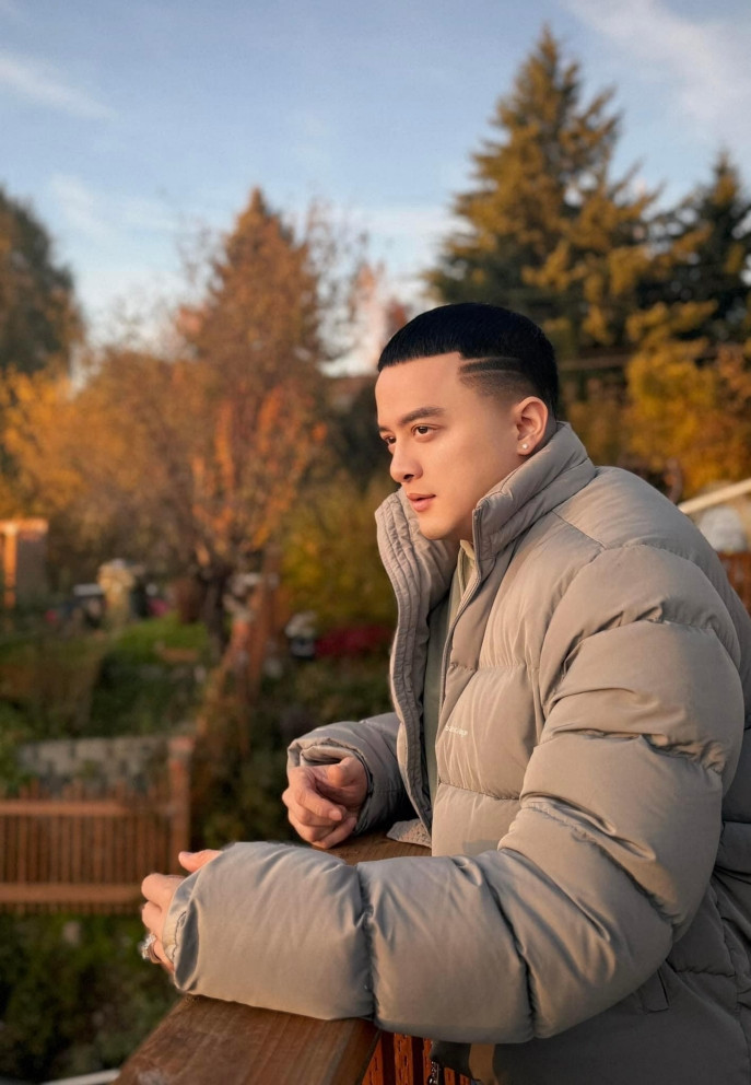 Danh tính mẹ con trai Cao Thái Sơn và hình ảnh về cậu bé cũng được mọi người quan tâm. Tuy nhiên, nam ca sĩ cho biết hiện muốn giữ kín chuyện riêng tư và sẽ chia sẻ vào thời điểm thích hợp.