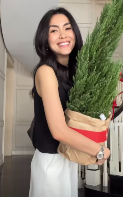 Hiện tại, dù đã làm dâu nhà hào môn song cuộc sống của nữ diễn viên vẫn luôn gây chú ý.