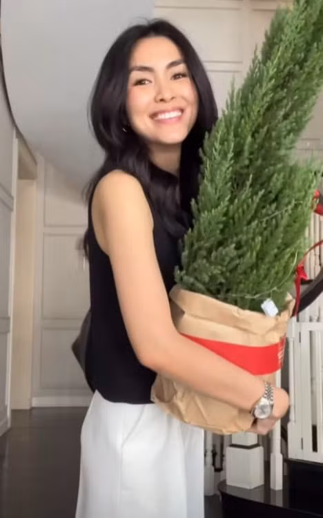 Hiện tại, dù đã làm dâu nhà hào môn song cuộc sống của nữ diễn viên vẫn luôn gây chú ý.