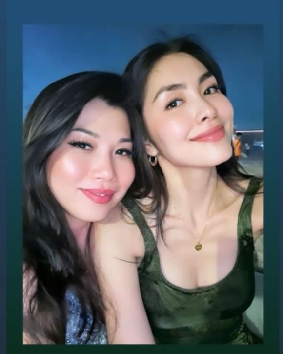 Song song đó, nhờ sở hữu nhan sắc vượt trội, visual của Hà Tăng đã tỏa sáng đầy nổi bật khi đứng giữa dàn mỹ nhân. Ở thời điểm hiện tại, nhan sắc của cô vẫn luôn nhận được rất nhiều lời khen.