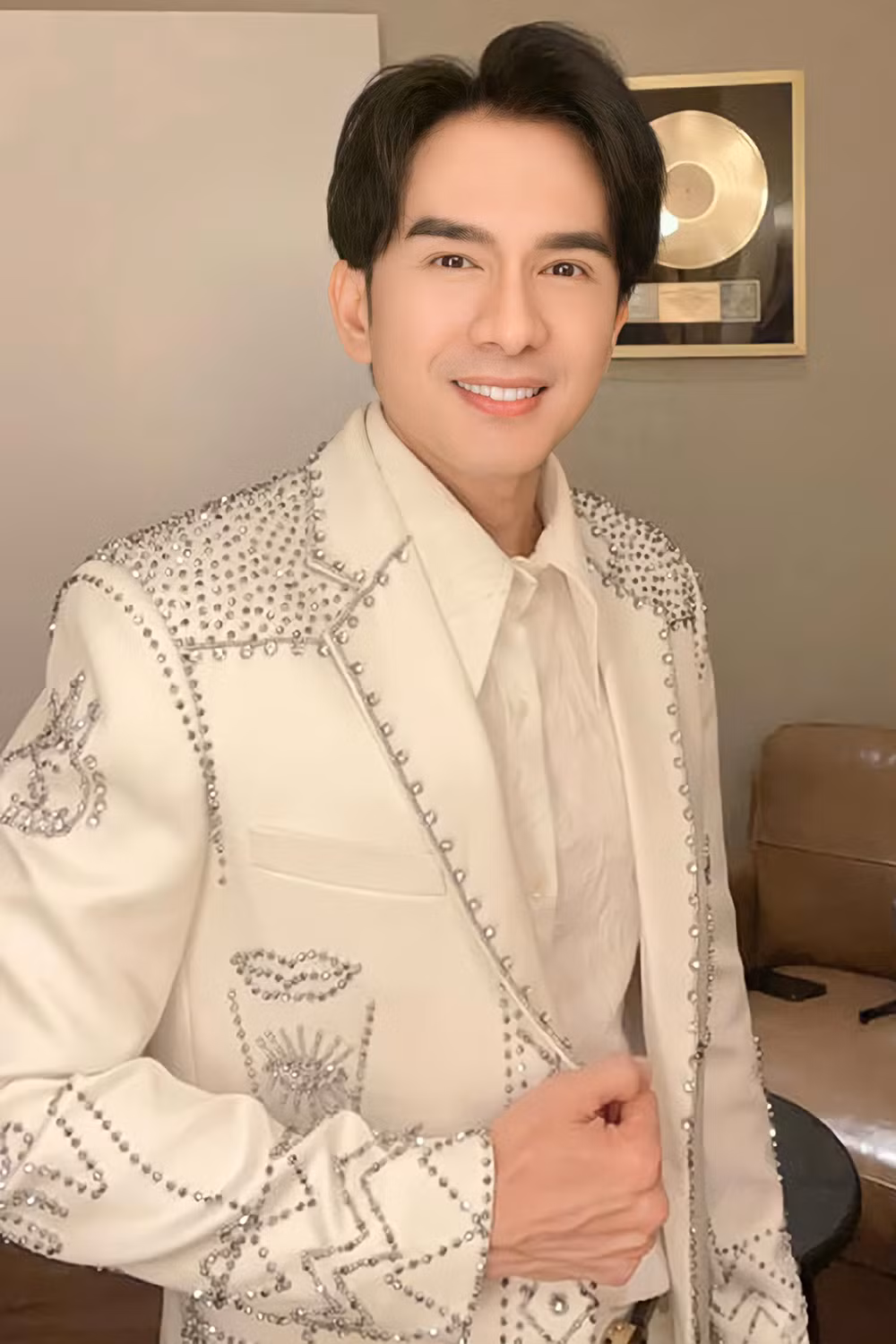 Hai nam ca si dinh dam, hon nhan do vo, doc than o tuoi U50