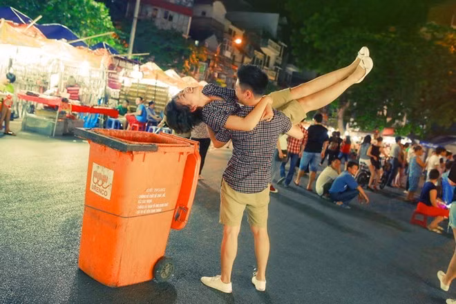 Câu chuyện tình yêu của Kim Liên khá đặc biệt, cô cùng anh chàng Leo đã quyết định kết hôn sau 5 tháng yêu nhau.