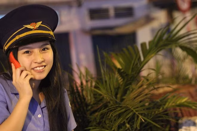 Khoảng thời gian giãn cách, Lý thường trò chuyện qua điện thoại với bạn bè. Nhiều người nhận xét cô gái 19 tuổi hồn nhiên, nhí nhảnh và hay cười.