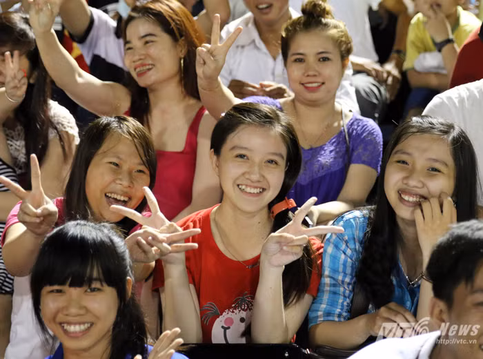 Trong đó cũng không thiếu những cô nàng xinh đẹp xứ Tây Đô. Ảnh: Quang Minh. Ảnh: Quang Minh.