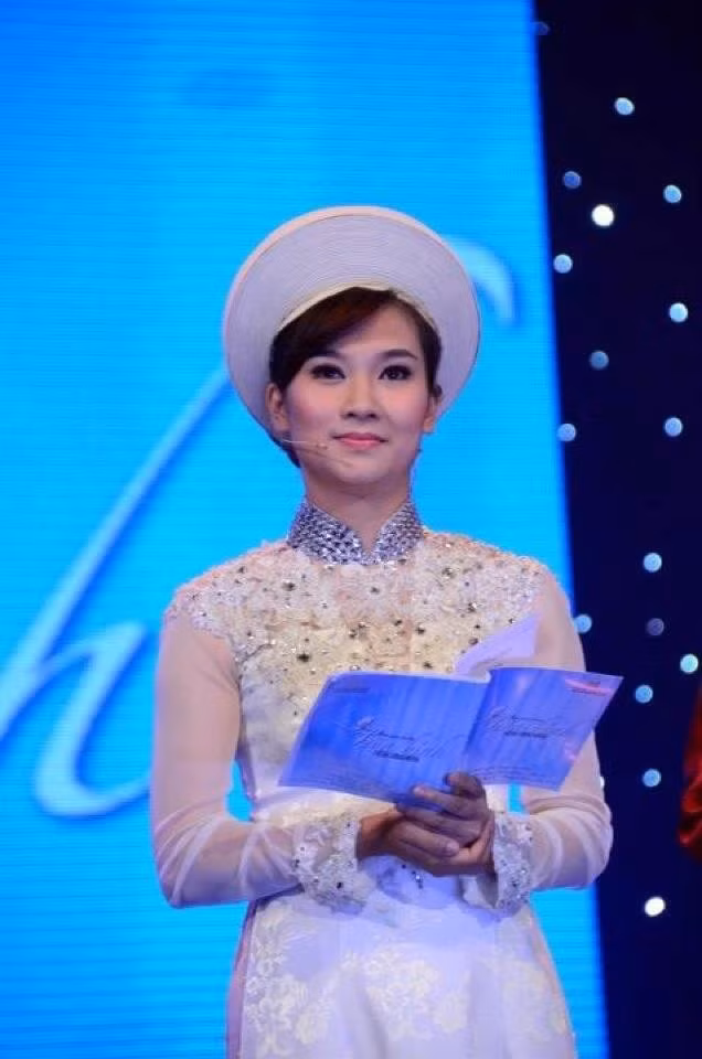 Trần Minh Trang là phóng viên văn hóa xã hội. Ngoài việc trực tiếp tổ chức sản xuất, cô còn làm MC cho chương trình Lắng nghe cơ thể bạn và dẫn chuyện cho truyền hình thực tế Giấc mơ có thật Người Tràng An - Người Hà Nội.