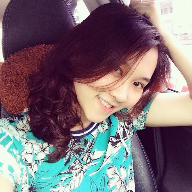 Cô cũng từng đảm nhận vai trò MC chính cho nhiều chương trình truyền hình trực tiếp, trong đó có thể kể đến Cầu truyền hình Bản hùng ca Hà Nội được thực hiện cuối năm 2012. Không chỉ được yêu mến với lối dẫn chuyên nghiệp, duyên dáng, Minh Trang còn được chú ý nhờ gương mặt khả ái, ưa nhìn.