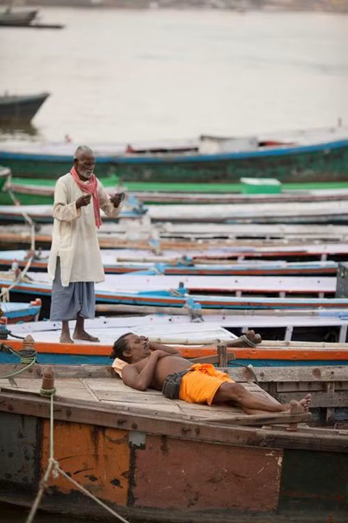 Khi tác giả hỏi ngồi thiền ông thấy gì, đạo sĩ nói ông thấy những con hổ gầm rú, bởi theo ông khi con người hòa nhập với đấng tối cao thì năng lượng vũ trụ sẽ tràn vào cơ thể và con hổ đó là dạng năng lượng truyền thấu qua người. Chúa trời khi ấy hòa nhập vào con người ông, mang cho ông sức mạnh và nội lực...