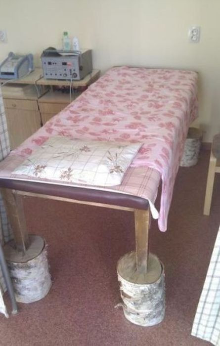 Chân giường độc đáo.