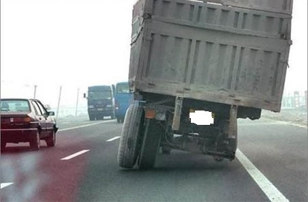 Mất bánh xe vẫn chạy tốt.