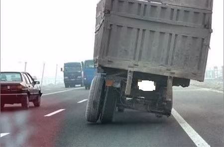 Mất bánh xe vẫn chạy tốt.