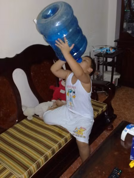 Em thấy khát nước quá!