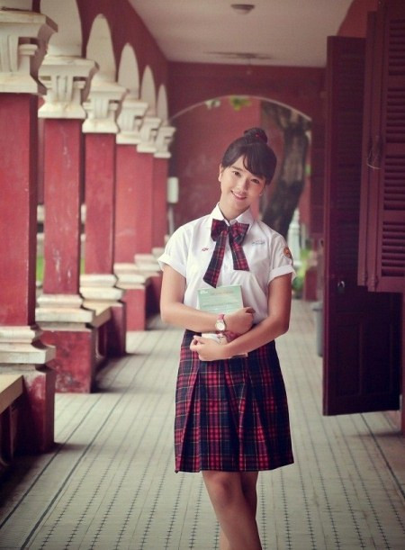 Cô chia sẻ thêm, trường Quốc học có cường độ học rất lớn, nhưng may mắn vì được thầy cô quan tâm. Cô rất vui vì luôn nhận được sự yêu mến, quan tâm của nhiều người.