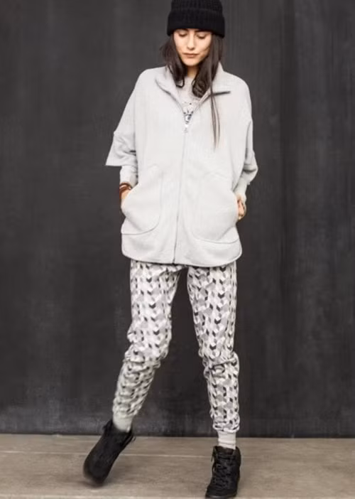 Hiện tại Emily Jeanne đang là sinh viên chuyên ngành Quản trị Truyền thông tại TP HCM.