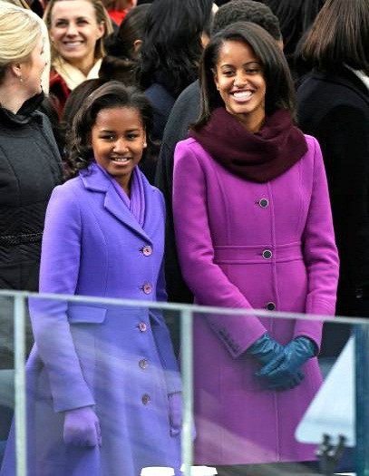 Sasha Obama (13 tuổi) và Malia Obama (16 tuổi) – 2 cô con gái yêu quý của Tổng thống Mỹ Obama nổi tiếng với những hoạt động vì lợi ích quốc gia và cũng là biểu tượng thời trang của giới trẻ.