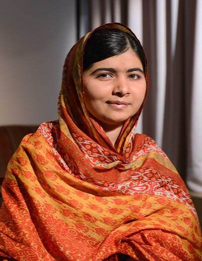 Yousafzai (17 tuổi) là người trẻ tuổi nhất của giải Nobel Hòa bình với các hoạt động thúc đẩy giáo dục trẻ em gái, giúp đỡ trẻ em tị nạn Syria. Cô nhận bằng tiến sĩ danh dự về luật dân sự tại Canada.