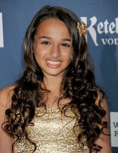 Jazz Jennings (14 tuổi) tạo ra một bước ngoặt cho khả năng sống đúng với giới tính của mình. Jazz trở thành người trẻ tuổi nhất của Out 100 và The Advocate. Một loạt các đoạn video về cô ấy đã được đăng trên YouTube và cuốn sách được đặt tên 'I Am Jazz'.