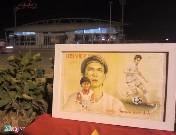 Chia sẻ về những bức ảnh của mình, họa sĩ An Thắng cho biết anh sẽ luôn sát cánh cùng đội U19 và sẽ ủng hộ và cổ vũ hết mình cho các em ở mọi giải đấu.