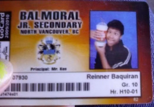 Có đạo cụ chụp ảnh đây rồi, chỉ cần "lè lưỡi, trợn mắt" tạo dáng nữa thôi.