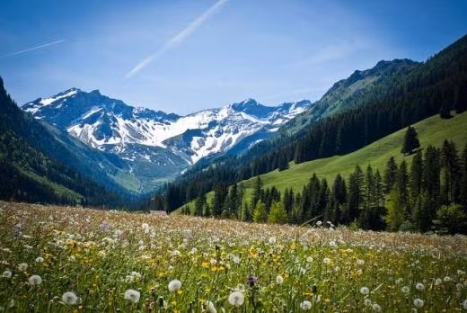7. Liechtenstein: Lượng khách du lịch năm 2013: 60.000. Nằm ở giữa Áo và Thụy Sĩ, Liechtenstein là thành phố nhỏ thứ 6 trên thế giới. Thế nhưng, lượng GDP của đất nước xinh đẹp này lại đứng top đầu của thế giới.