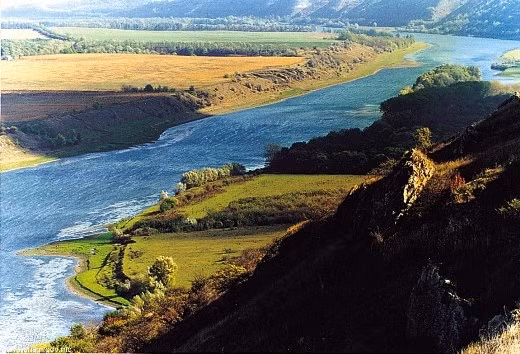 2. Moldova: Lượng khách du lịch năm 2013: 96.000. Do tình trạng chính trị chưa ổn định nên ít du khách nào dám đến thăm Moldova – một khu vực nằm giữa Ukraine và Romania...