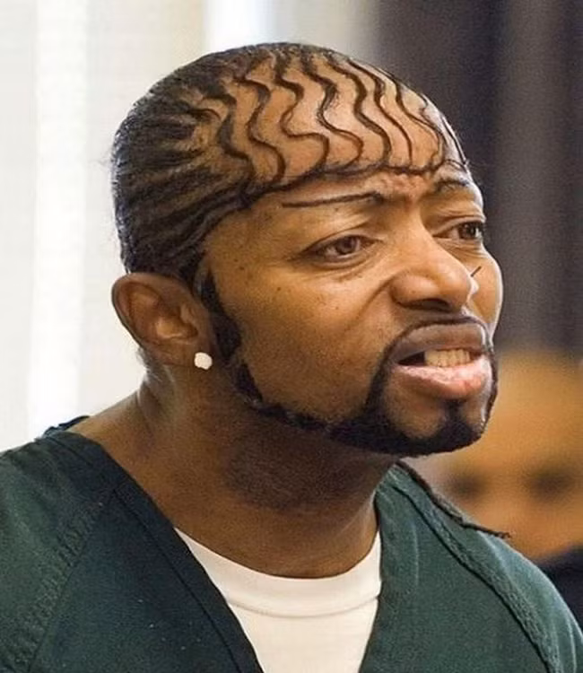 Lơ thơ trước trán.