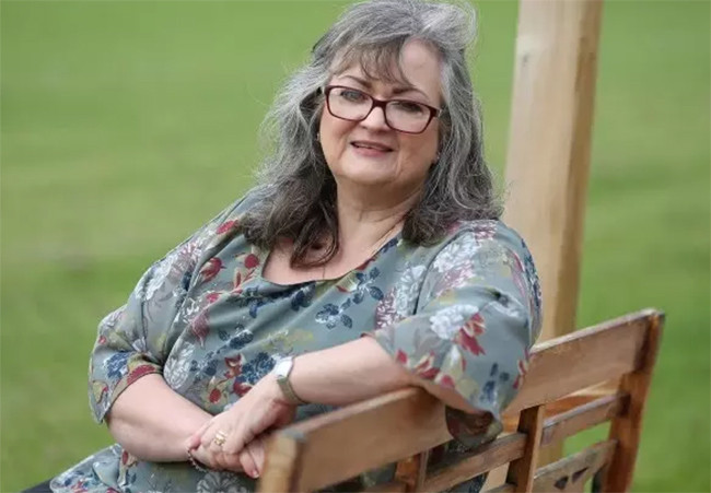 Trung doc dac, bong co tien khung: Nguoi cho het sach, nguoi doi... tieu huy