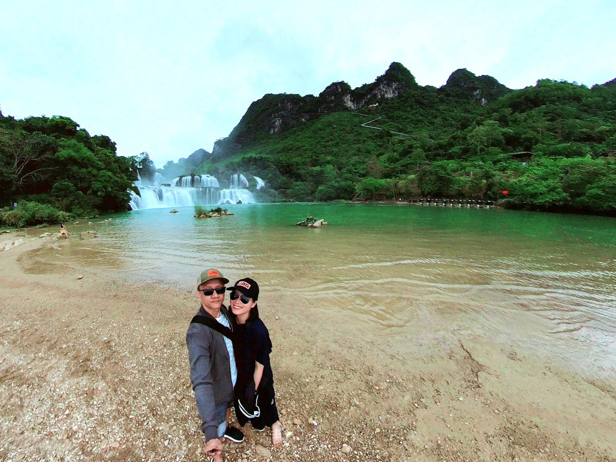 Cap vo chong o TP.HCM di xuyen Viet bang xe ban tai-Hinh-11