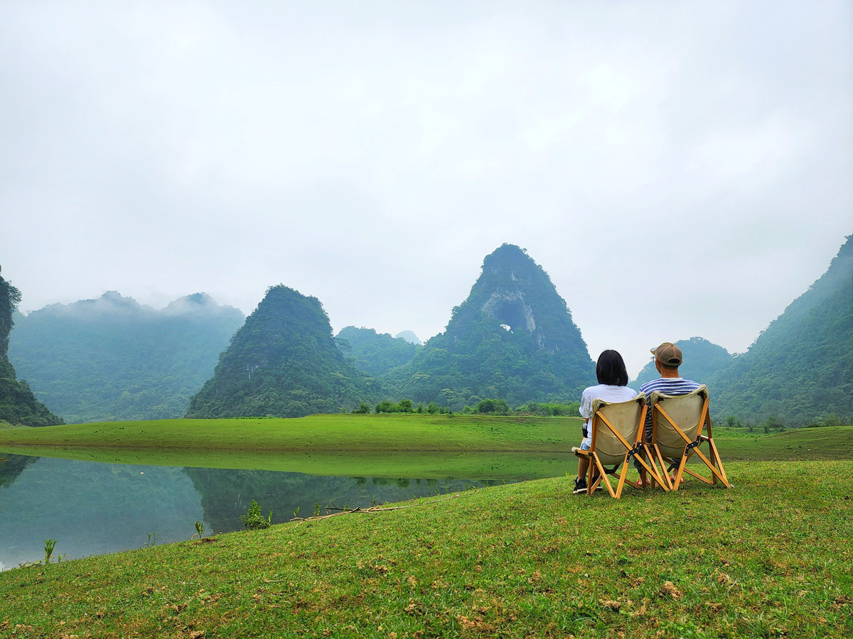 Cap vo chong o TP.HCM di xuyen Viet bang xe ban tai-Hinh-12