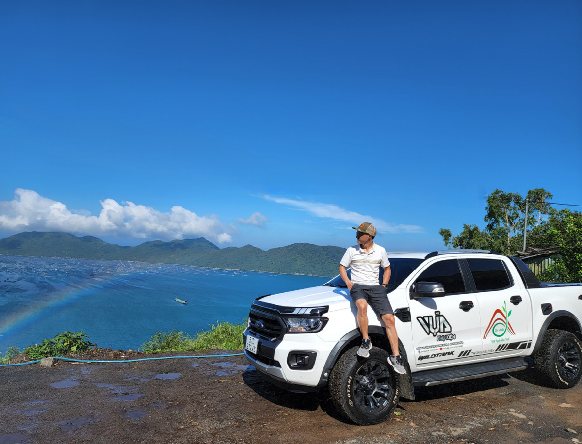 Cap vo chong o TP.HCM di xuyen Viet bang xe ban tai-Hinh-3