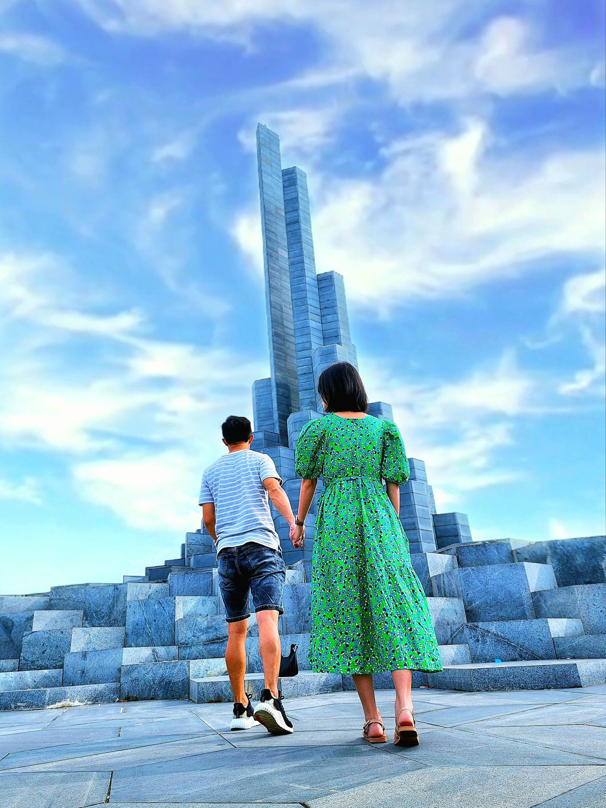 Cap vo chong o TP.HCM di xuyen Viet bang xe ban tai-Hinh-7