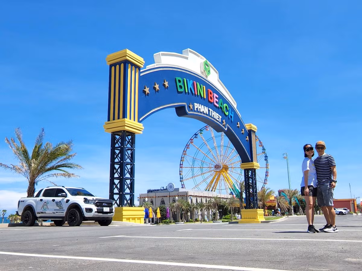 Cap vo chong o TP.HCM di xuyen Viet bang xe ban tai-Hinh-2