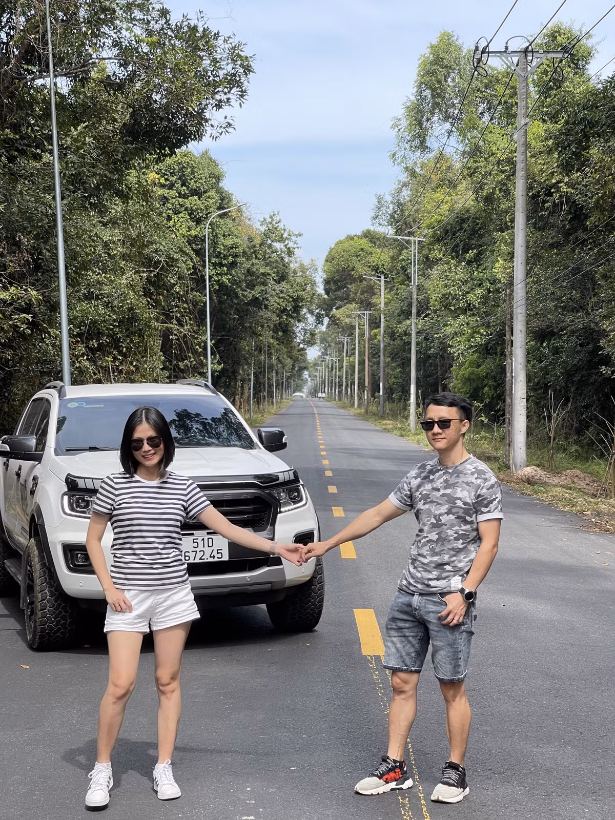 Cap vo chong o TP.HCM di xuyen Viet bang xe ban tai-Hinh-6