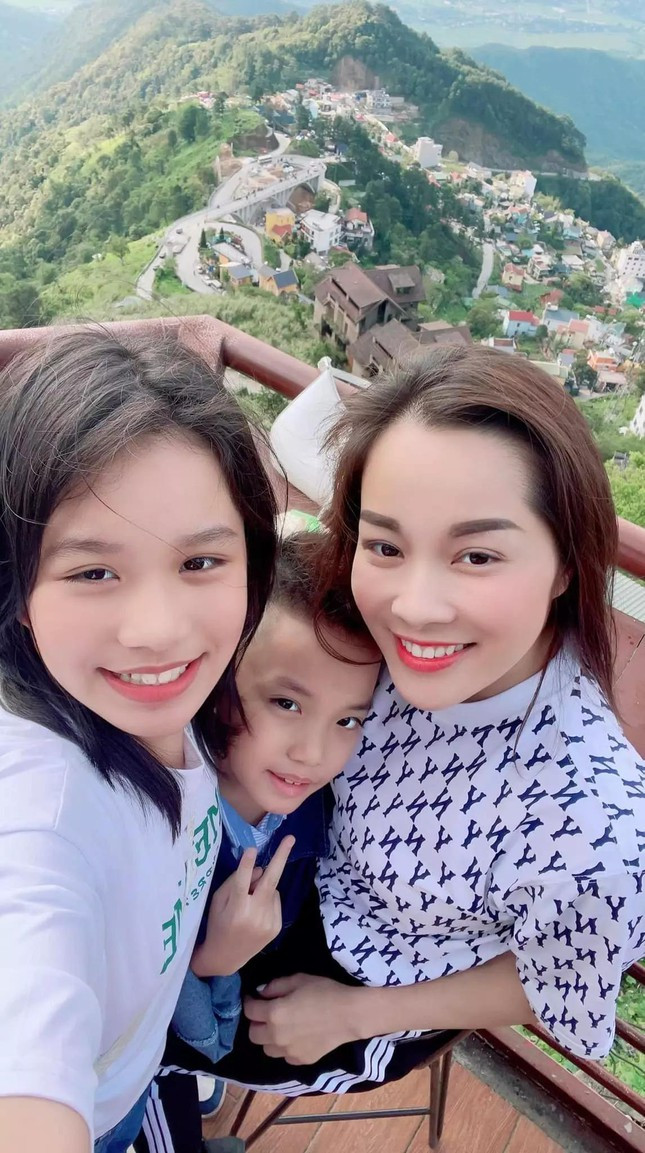 BTV, thuong uy cong an Minh Huong: 4h sang day di lam, 23h moi ve den nha-Hinh-3