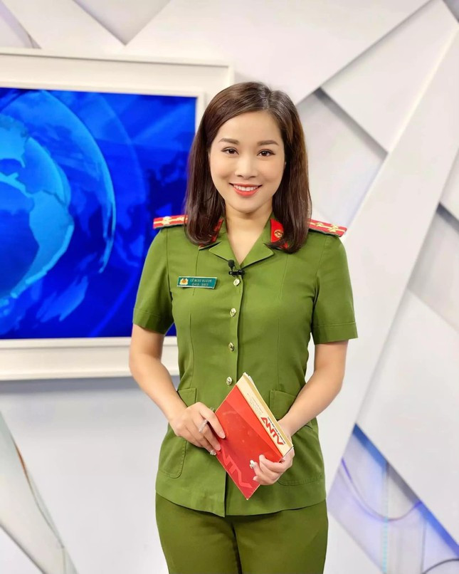 BTV, thuong uy cong an Minh Huong: 4h sang day di lam, 23h moi ve den nha-Hinh-2