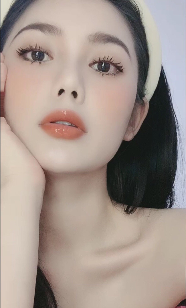 Vẻ ngoài cuốn hút của cô gái Bắc Kinh.